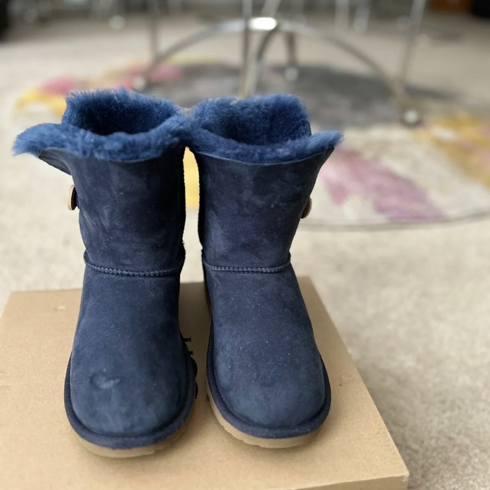 UGG BAILEY BUTTON II NAVY SUEDE SHEEPSKIN CLASSIC WOMEN'S BOOTS SIZE US 5